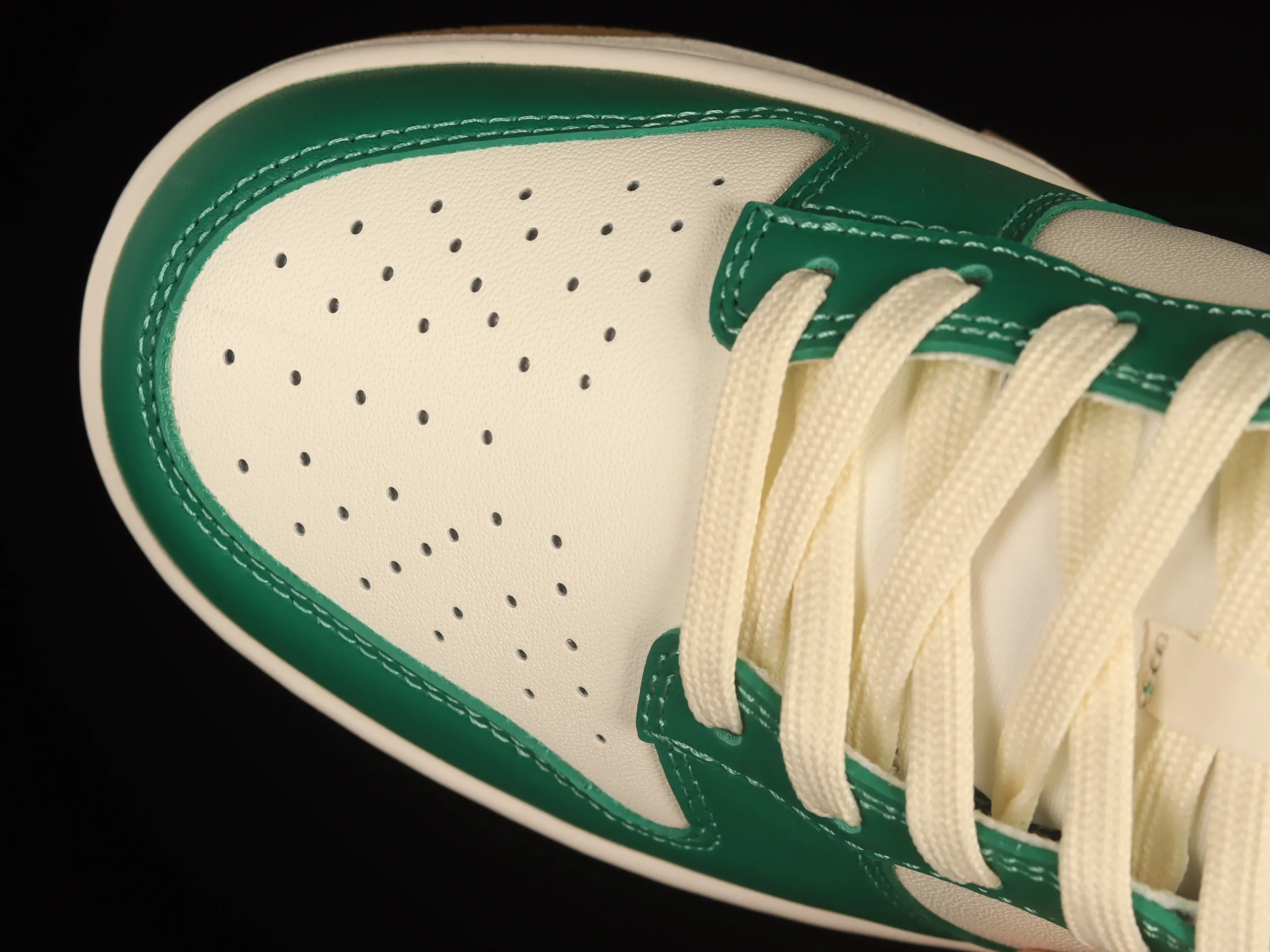 All categories Nk SB Dunk Series Nk SB Dunk Low Low-top sneakers Nk Dunk Low "Green And Gold" Refreshing green color SB Dunk Series low-top casual sports skateboard shoes FB7173-131